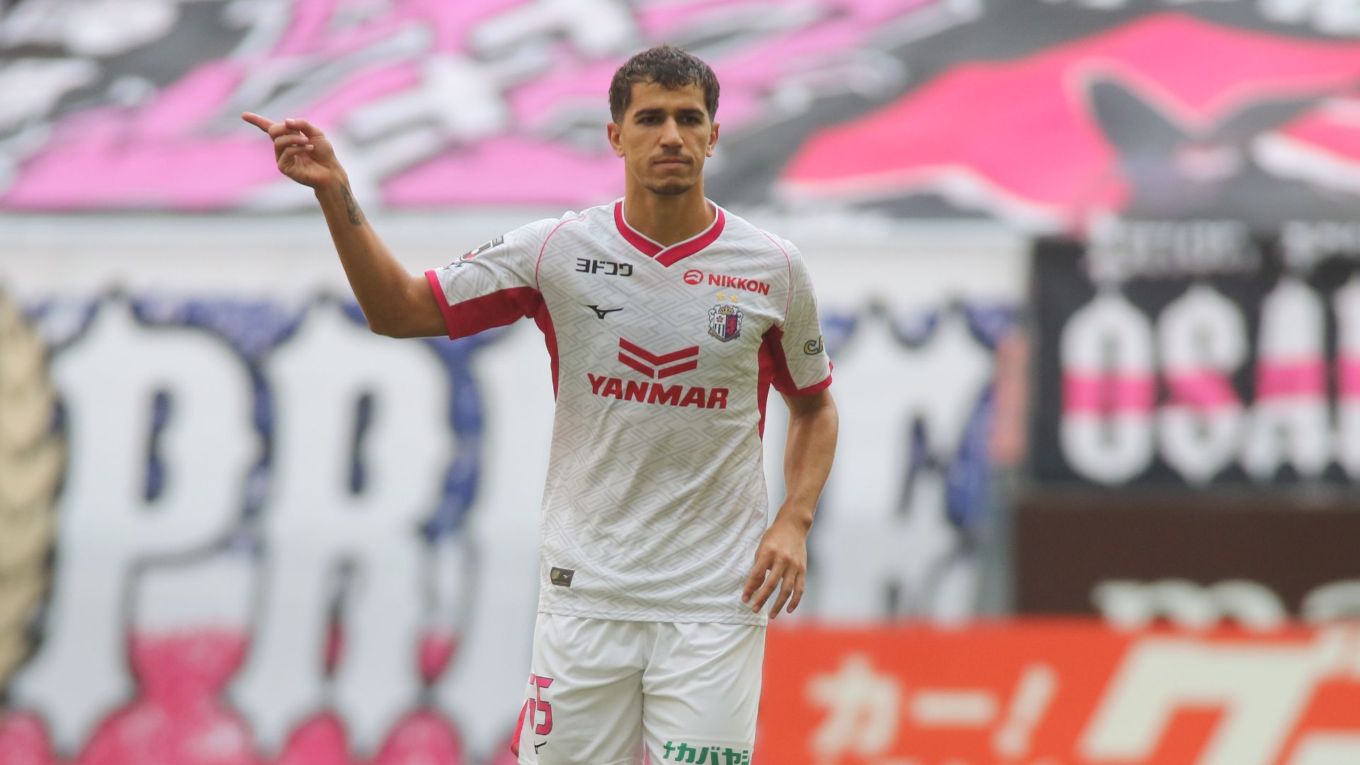 VITOR BUENO (1).jpg